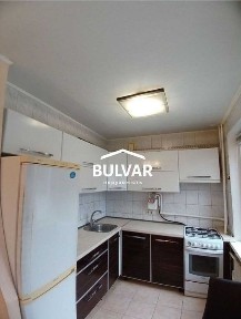 Свою 3 - х ком кв 2 мин м. ГЕРОЕВ ТРУДА ( первый двор от метро )