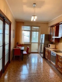 Киев, Евгения Коновальца ул., 36Б