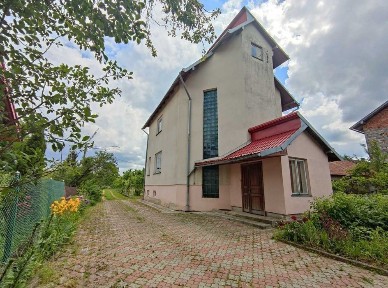 Продається добротний цегляний будинок в с. Грабовець по вул. Поповича 54