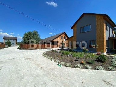 Гнедин. Аренда. Новый дом на территории экофермы. Озеро.