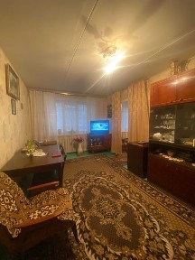 Продам 3к\кв в Центре города. В хорошем, жилом состоянии. Этаж 1\5.