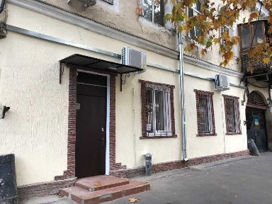 Помещение под коммерцию на Александровском проспекте