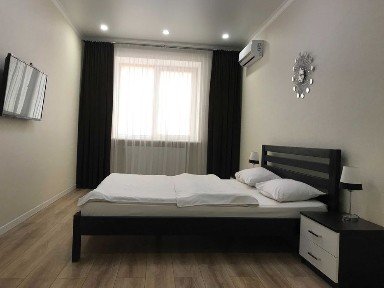 Новобудова, поруч центру, біля Лагуни