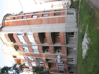 Простора квартира на Чернівецькій у двох рівнях