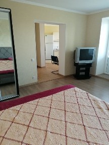 1к кв напротив Макдональдса, свет есть, посуточно, почасово