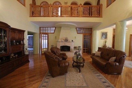 Продаж будинку в ЦЕНТРІ МІСТА З 10 КІМНАТАМИ