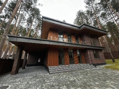 Шикарний будинок в лісі!