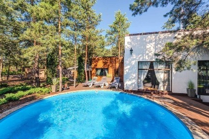 Оренда будинку подобово. Бассейн, чан с подогревом, баня, лес. 55 соток