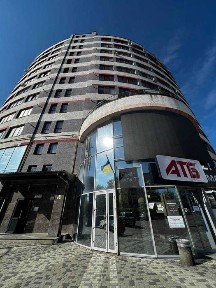 фасадне приміщення з орендарями!