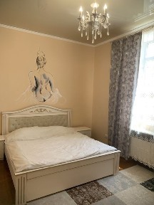 Здам 1км квартиру в центрі подобово. Власниця. Квартира тепла