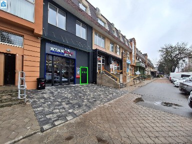 Продам фасадне приміщення (Чайка)