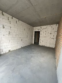 Продається велика однокімнатна квартира з шикарним видом.