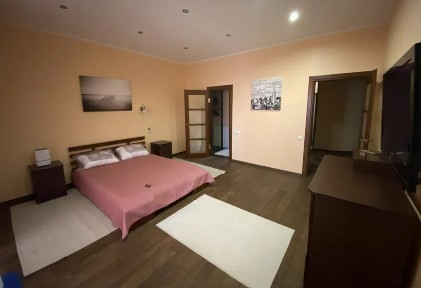 Киев, Почайнинская ул., 70