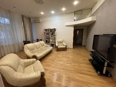 Киев, Михайловская ул., 19