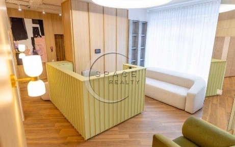 Продаж офісного приміщення 135 кв. м. на 2 поверсі на вул. Буслівська 12, багатоповерхова будівля