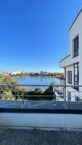 Продаю пентхаус з терасою на озері