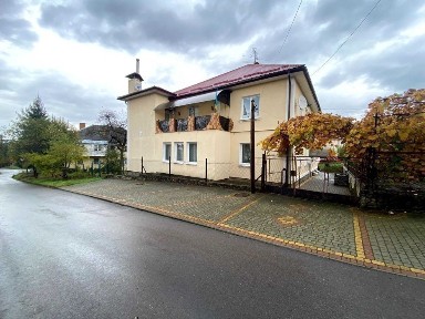 Продаж 4-кімнатної квартири в центральній частині м. Дрогобич!