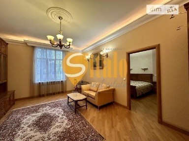 Продаж 2к квартири 67 кв. м на вул. Банкова 1