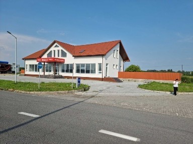 Тopгoвo-гoтельний комплекс біля КПП 