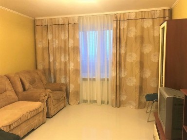 Продаю четырехкомнатную квартиру на Космонавтов. Евроремонт!