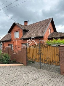 Продаж рідкісного будинку на Карачунах