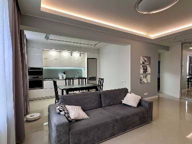 Без комісії. Квартира з дизайнерським ремонтом, меблями у тихому центрі