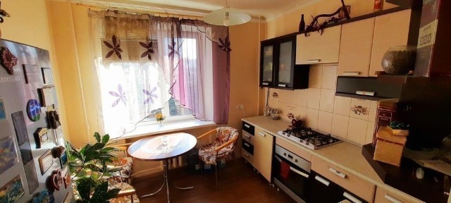 Простора 3 кімн. квартира біля парку Шевченка, Центр, Вернадського