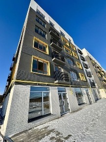 Перспективне комерційне приміщення. Повноцінний перший поверх!