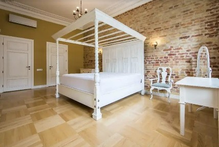 Киев, Софиевская ул., 25