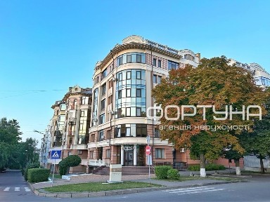 Парк Перемоги, пров. Першотравневий 7, 106м2