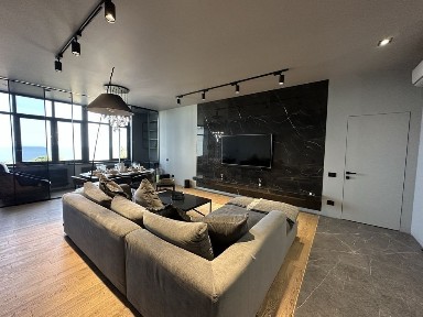 Видовая 3к студия на Французском бульваре