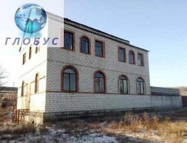 Под завалами остаются люди: ВС РФ обстреляли дом культуры в Чугуеве (фото)