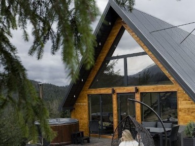 Будинок у горах з власним чаном. Відпочинок у Карпатах. Буковель.