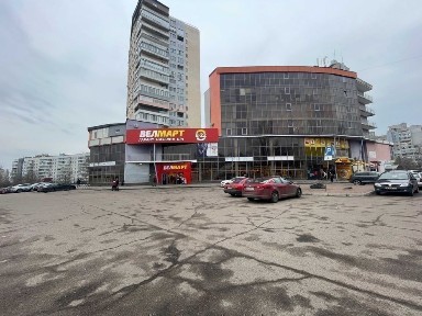 Фасадне приміщення комерційного призначення