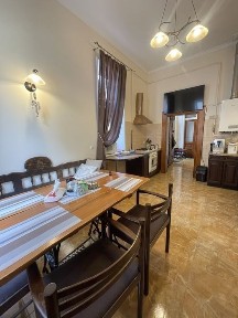 Продаж просторої квартири в Історичному центрі Ужгорода