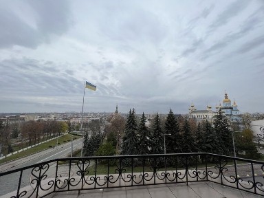 Продам 3 комнатную квартиру Майдан Конституции