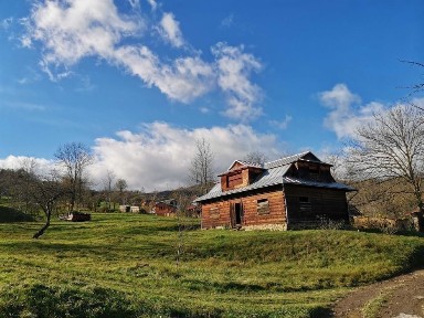 Незавершене будівництво в горах - с. Акрешори, Івано-Франківська обл.