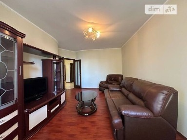 3-кімнатна квартира по вул Коновальця