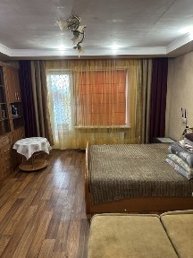 Велика 4 - кімнатна квартира -6 окремих місць