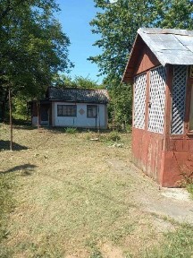 Продаю дачний участок з будинком