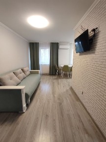 Оренда подобово 3 х кімн квартири з кондиціонером в центрі міста Ужгор