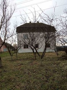 Продається будинок з земельною ділянкою