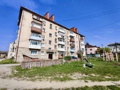 Продається 3-кімнатна квартира. Чортків