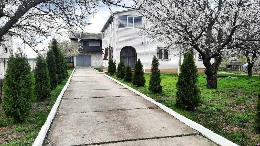 Маєток зі своїм ставком в 20 км від Черкас