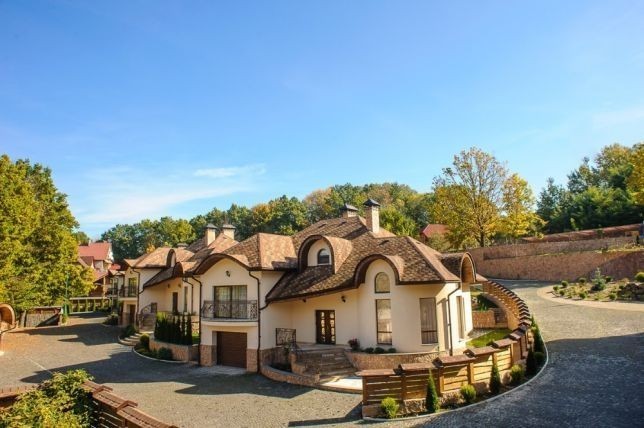 Продам котедж у відомому курорті українських Карпат