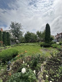 Два будинки в одному