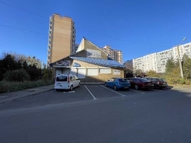 Приміщення в спальному районі, можливо під забудову ЖК