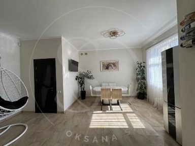 Продаж котеджу Зимна Вода з ремонтом та меблями