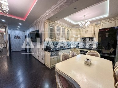 4 х комн VIP уровня по Соборному 153.