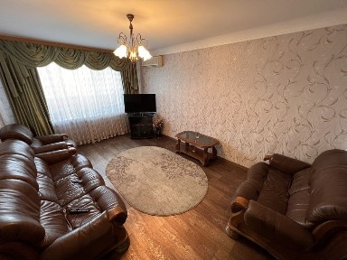 Продаж 3-кімнатної Центр, ремонт, 67м2, покращений план